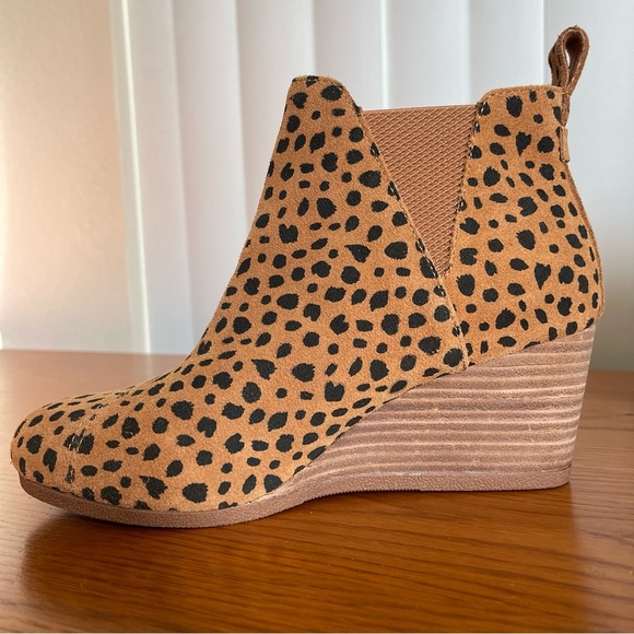 TOMS Kelsey Wedge Bootie Leopard Print Suede Size 7.5 - Picture 3 of 13